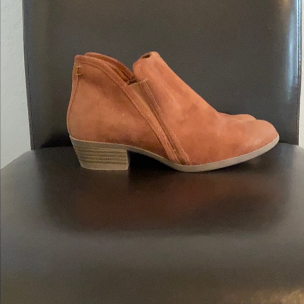 A pair of angle boots